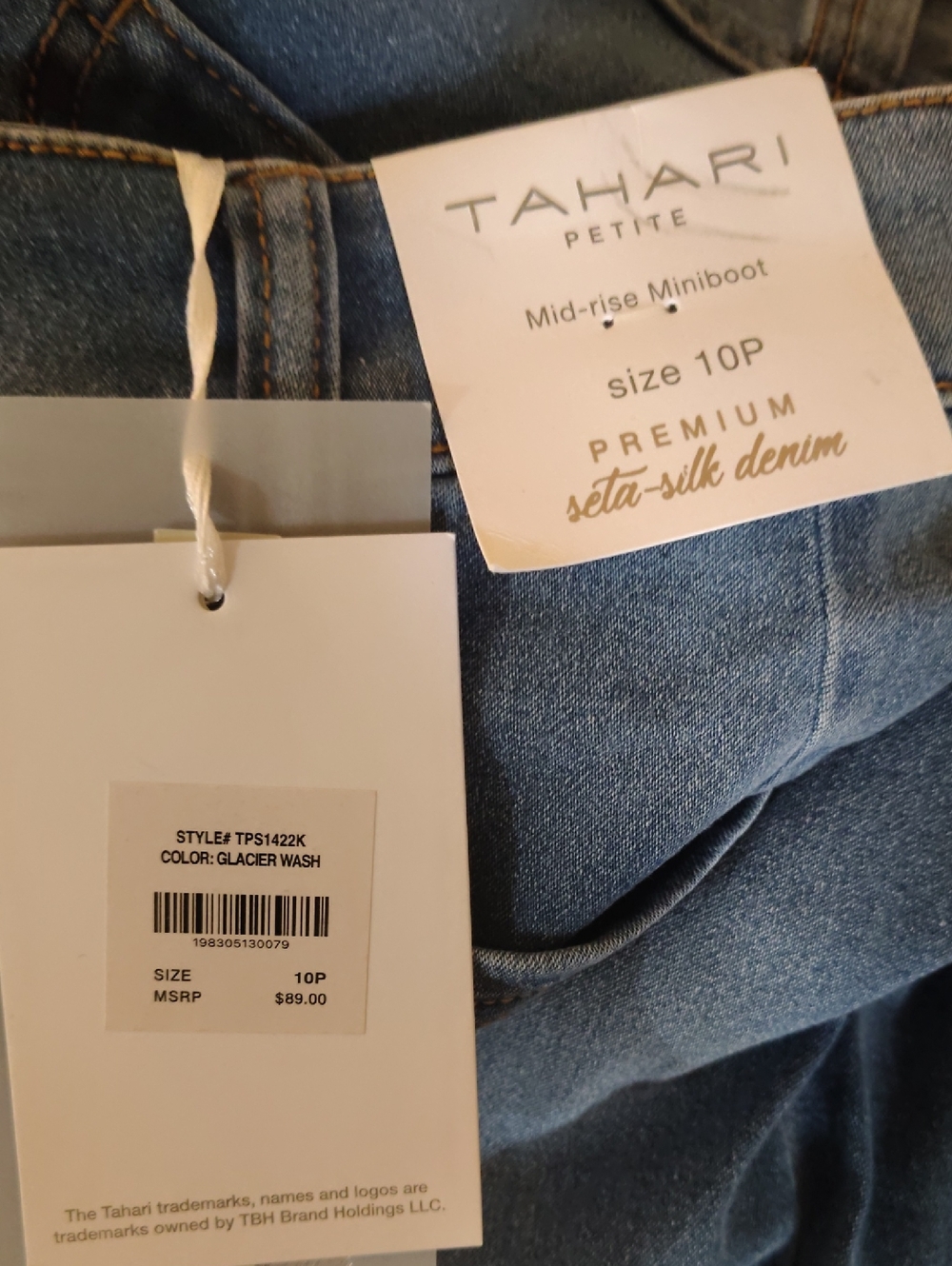Tahari Petite Classic Mid -rise Mini boot Jeans. Color Glacier Wash. Size 10P - Picture 10 of 11